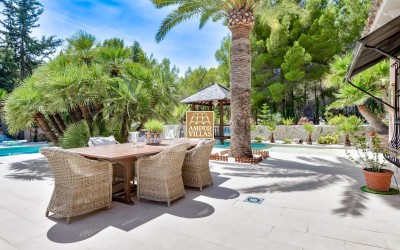 Magnificent property with a lot of privacy and dreamlike outdoor areas