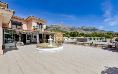 Magnificent property with a lot of privacy and dreamlike outdoor areas