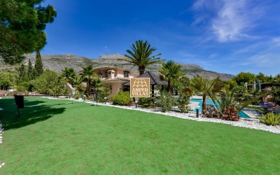 Magnificent property with a lot of privacy and dreamlike outdoor areas