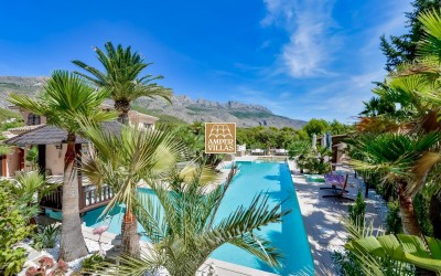 Magnificent property with a lot of privacy and dreamlike outdoor areas