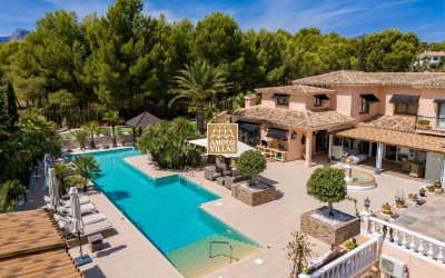 Magnificent property with a lot of privacy and dreamlike outdoor areas