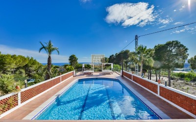 Villa, recently renovated, with guest apartment and stunning sea and mountain views.