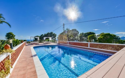 Villa, recently renovated, with guest apartment and stunning sea and mountain views.