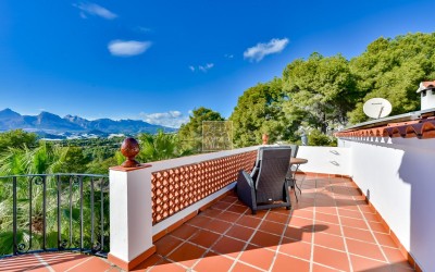 Villa, recently renovated, with guest apartment and stunning sea and mountain views.