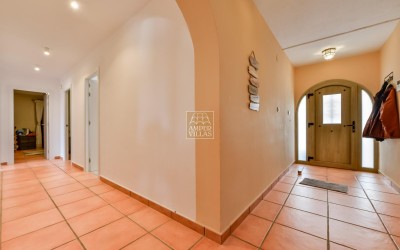 Villa, recently renovated, with guest apartment and stunning sea and mountain views.