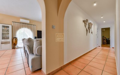 Villa, recently renovated, with guest apartment and stunning sea and mountain views.