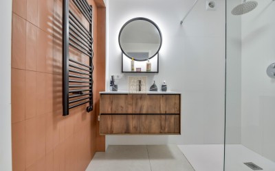 Villa, recently renovated, with guest apartment and stunning sea and mountain views.