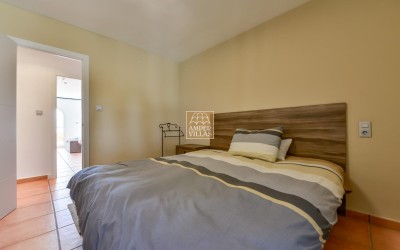 Villa, recently renovated, with guest apartment and stunning sea and mountain views.