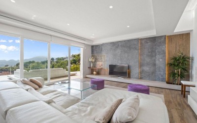 DESIGNER VILLA WITH SPECTACULAR SEA VIEWS