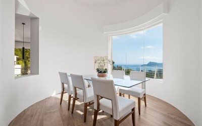 DESIGNER VILLA WITH SPECTACULAR SEA VIEWS