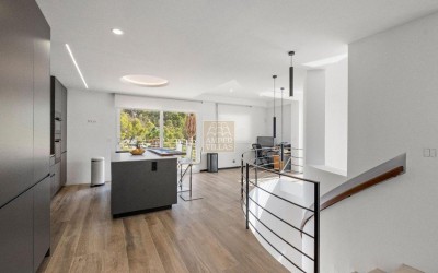 DESIGNER VILLA WITH SPECTACULAR SEA VIEWS