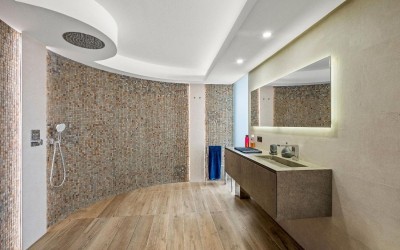 DESIGNER VILLA WITH SPECTACULAR SEA VIEWS