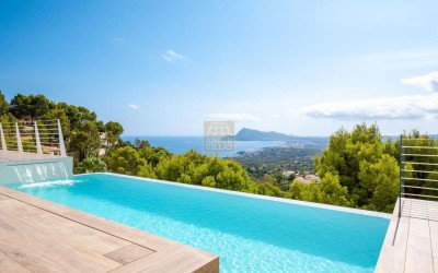 DESIGNER VILLA WITH SPECTACULAR SEA VIEWS