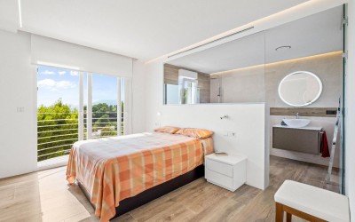 DESIGNER VILLA WITH SPECTACULAR SEA VIEWS